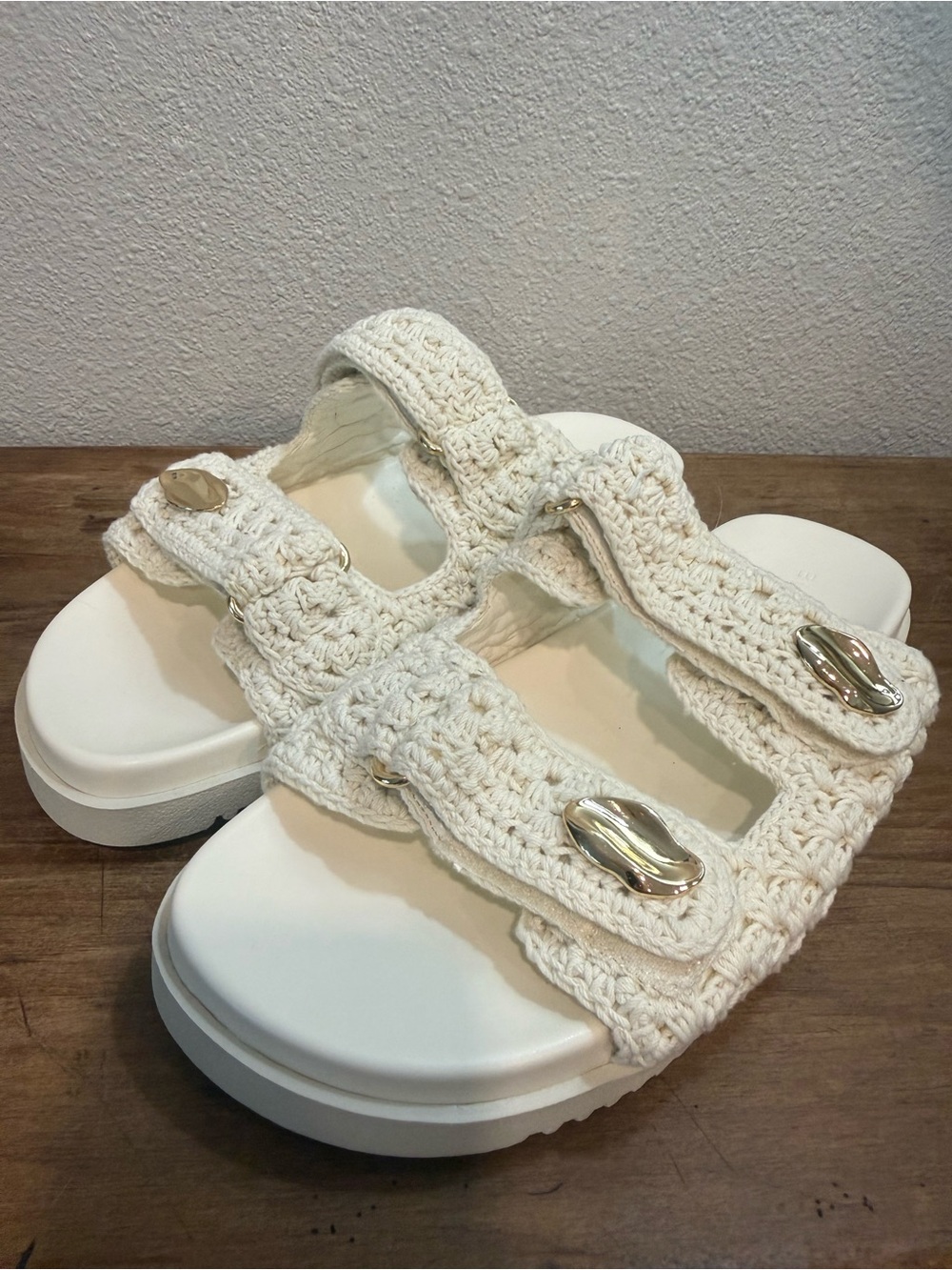 Billini Aricella Crochet Platform Sandals Cream Gold Women’s 8 NWOT